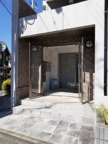 カルフールＢ．Ｃ白山のエントランス