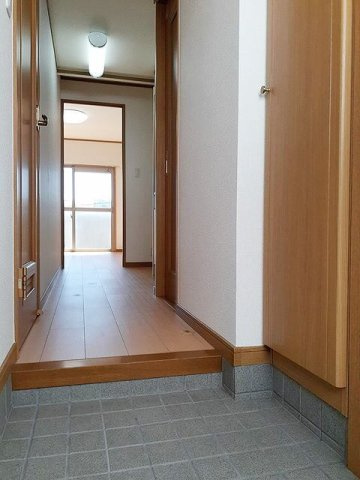 カルフールＢ．Ｃ白山の玄関
