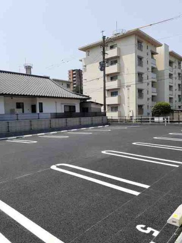 アンサイズニアの駐車場