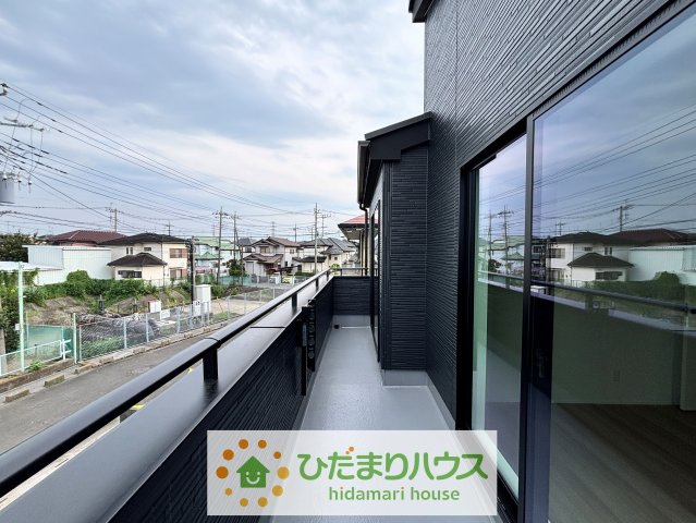 幸手市中12期　新築一戸建て　グラファーレのバルコニー|洗濯物を干すスペースとしてはもちろん、外の空気を感じながらリラックスできる憩いの場としても活用できます！