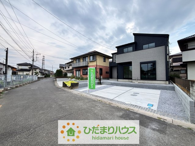 幸手市中12期　新築一戸建て　グラファーレの前面道路含む現地写真|前面道路は見通しが良く、車の出し入れもスムーズに行えます！