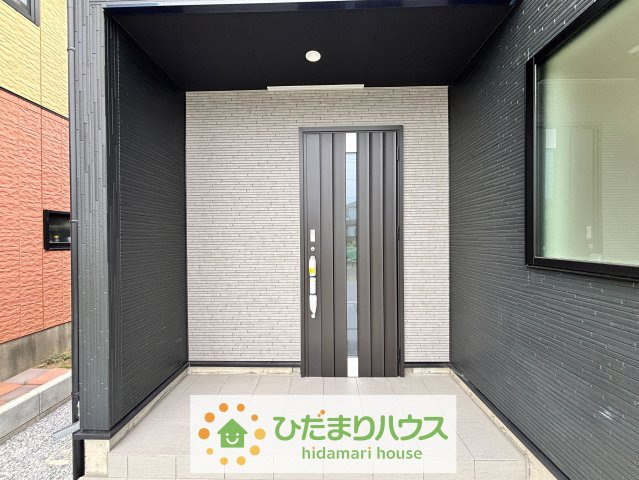 幸手市中12期　新築一戸建て　グラファーレの玄関|住まいの第一印象を彩る、明るく清潔感のある玄関です！！！