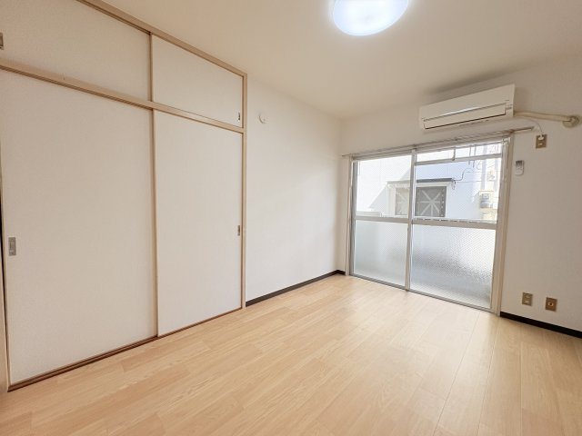 シャトレ若葉の洋室
