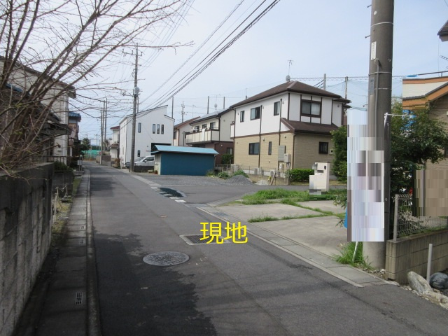 中古戸建　熊谷市円光1-11-7（期間限定現況販売）の前面道路含む現地写真