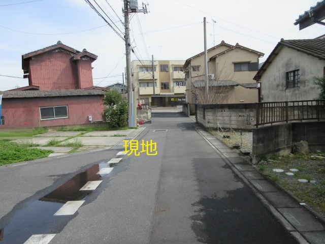 中古戸建　熊谷市円光1-11-7（期間限定現況販売）の前面道路含む現地写真