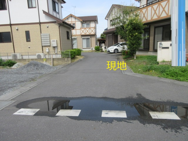 中古戸建　熊谷市円光1-11-7（期間限定現況販売）の前面道路含む現地写真