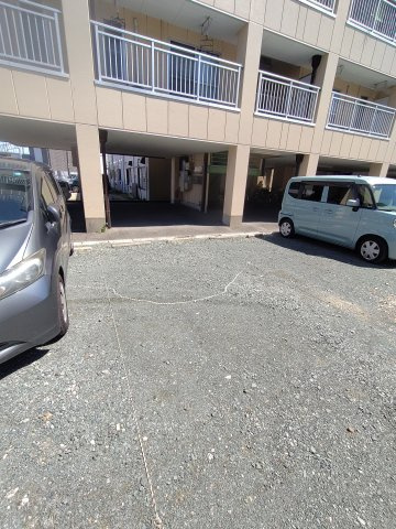 ウイングコート伊奈の駐車場