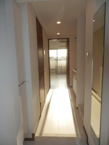 ユリカロゼ梅島のロビー