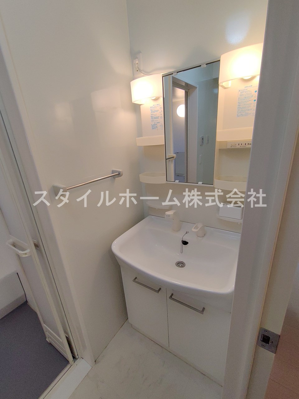 カーサ　フェリーチェⅡの洗面所|ゆったりとスペースのある洗面所