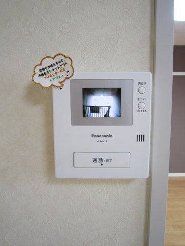 クレストコトーA棟のセキュリティ|来訪者の顔が見えるTVインターホン