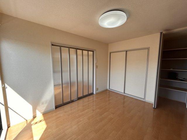 クレストコトーA棟の洋室