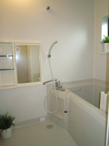 クレストコトーA棟の浴室|追い焚き機能浴室です。