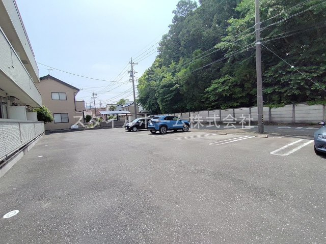 グランシャリオ御園の駐車場