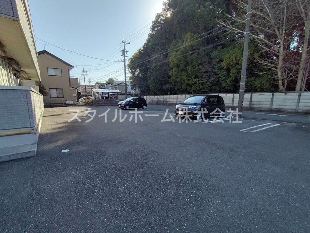 グランシャリオ御園の駐車場