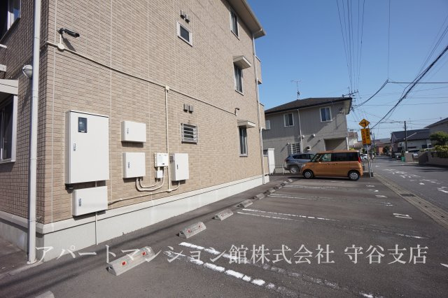 ヴァン・ボヌール中央の駐車場