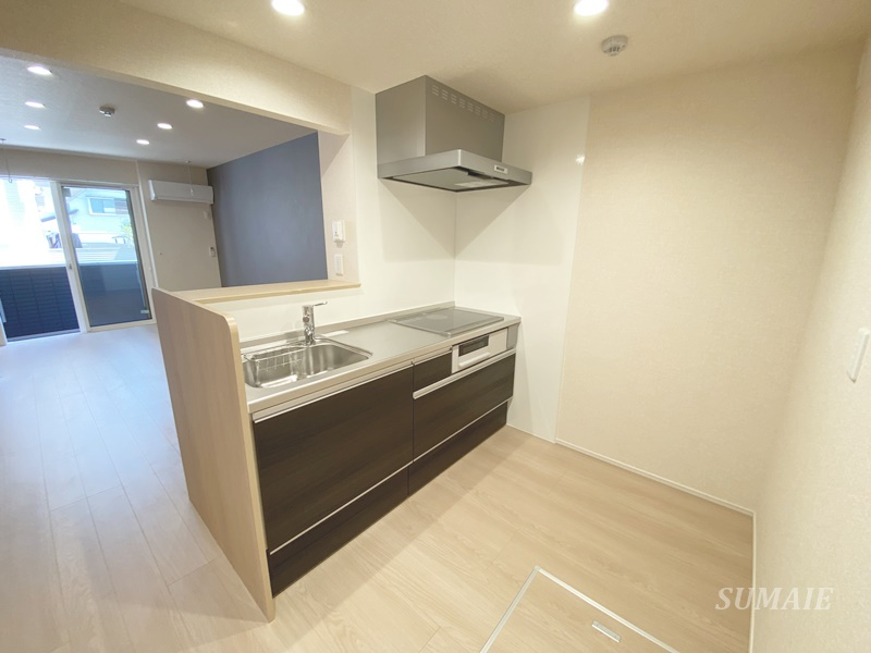 Ｎｏｂｌｅ ｒａｆｆｉｎｅｒ上小町の居間・リビング|キッチンスペース☆