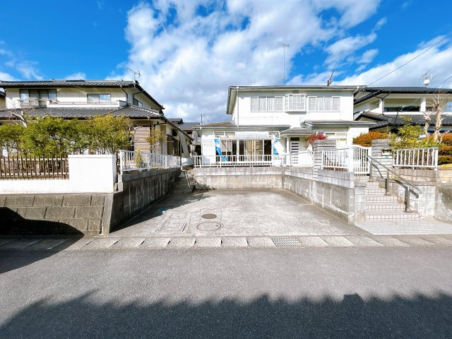 いわき市中央台飯野２丁目　戸建て　不動産プラスの駐車場|車をお持ちの方に嬉しい駐車場付きの物件です