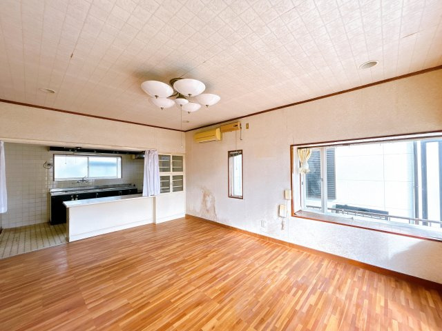 いわき市中央台飯野２丁目　戸建て　不動産プラスの居間・リビング|ゆったりとしたリビングです