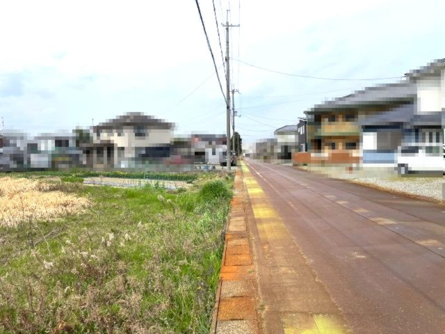 高島市安曇川町三尾里160坪売地の前面道路含む現地写真