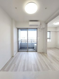 新品家具付きマンション小島町1(KaGood東京)の居間・リビング