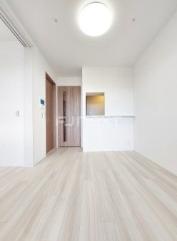 新品家具付きマンション小島町1(KaGood東京)の居間・リビング
