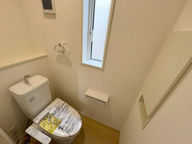 「角地で日当たり良し」高知市南金田第1　4号棟新築一戸建てのトイレ|2階にもトイレがあるのは嬉しいですね。
