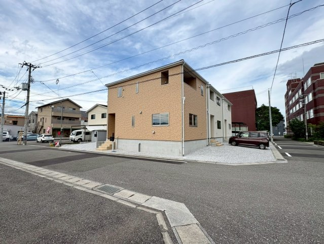 「角地で日当たり良し」高知市南金田第1　4号棟新築一戸建ての前面道路含む現地写真|4号地は陽当たり◎