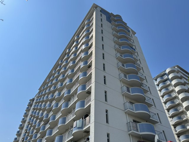 ファミリーハイツ城東の外観