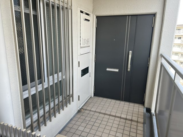 ファミリーハイツ城東の玄関