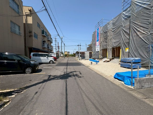 クワイエ　各務原市鵜沼朝日町第6　全2区画分譲の前面道路含む現地写真|「現地（2026年5月18日）撮影」　
■前面道路　
■ヤマダ不動産　株式会社リライフ