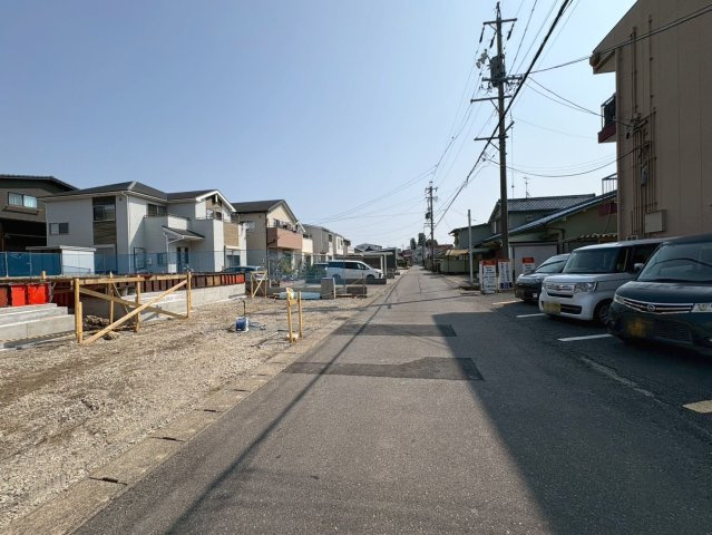 クワイエ　各務原市鵜沼朝日町第6　全2区画分譲の前面道路含む現地写真|「現地（2026年4月9日）撮影」　
■前面道路　
■ヤマダ不動産　株式会社リライフ