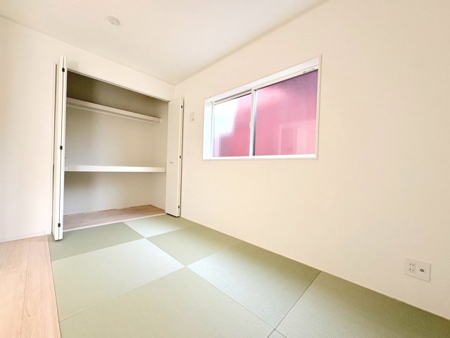 クワイエ　各務原市鵜沼西町第１　全３区画分譲のトイレ|超表面平滑加工とイオンパワーの「セフィオンテクト」加工で、汚れが付きにくく落ちやすい仕様のトイレです。
またツイントルネード洗浄で少ない水でも前方の返し部分から後方部までしっかり洗浄できます！
