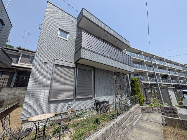 ヘーベルハウス生田E棟の外観