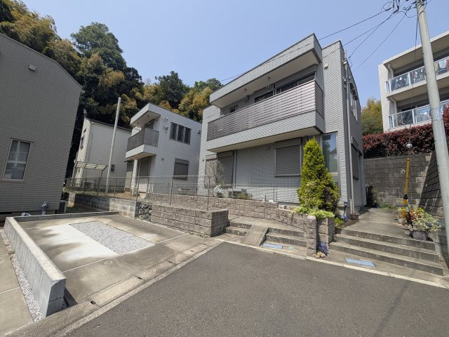 ヘーベルハウス生田E棟の外観