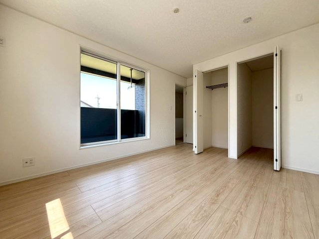 クワイエ　羽島市小熊町内粟野第２　全２区画分譲のトイレ|超表面平滑加工とイオンパワーの「セフィオンテクト」加工で、汚れが付きにくく落ちやすい仕様のトイレです。
またツイントルネード洗浄で少ない水でも前方の返し部分から後方部までしっかり洗浄できます！