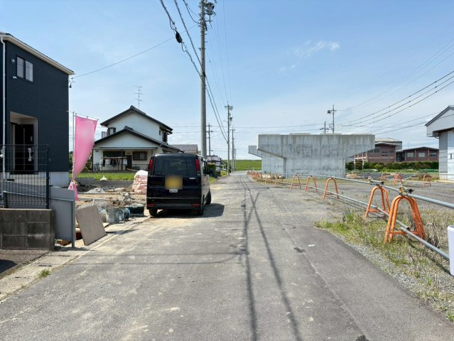 クワイエ　羽島市小熊町内粟野第２　全２区画分譲のバルコニー|バルコニーは南向きで洗濯物もよく乾きます！強度と表面積硬度を持つFPRで防水しています。