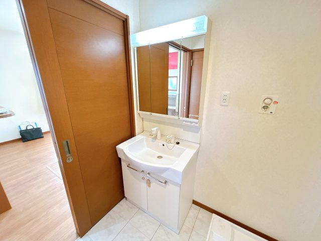 いわき市小名浜字吹松　戸建て　不動産プラスの独立洗面台|朝の身支度には欠かせない独立洗面化粧台