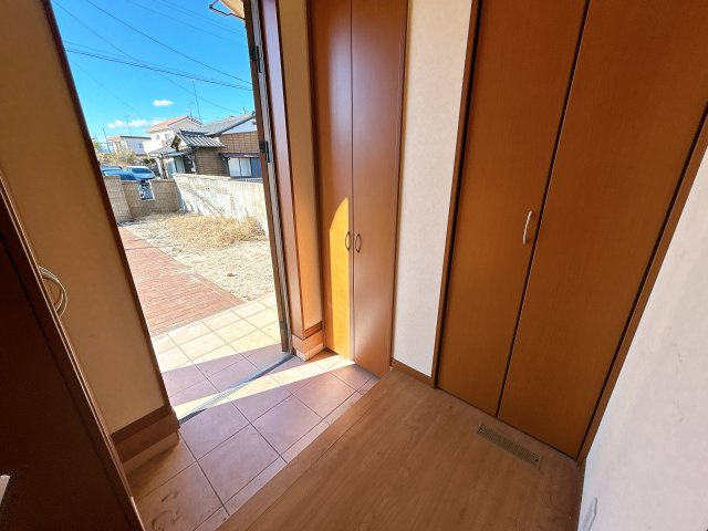 いわき市小名浜字吹松　戸建て　不動産プラスの玄関|シンプルで使いやすい玄関です