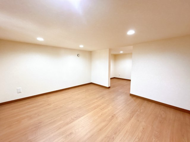 いわき市小名浜字吹松　戸建て　不動産プラスの洋室|使い勝手のいい洋室です