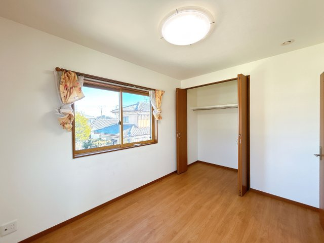 いわき市小名浜字吹松　戸建て　不動産プラスの洋室|個人の部屋や寝室として使える洋室です