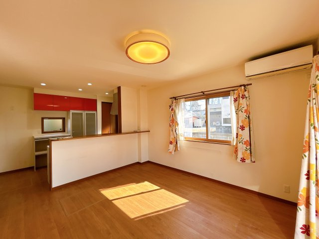 いわき市小名浜字吹松　戸建て　不動産プラスの居間・リビング|おしゃれな居間です