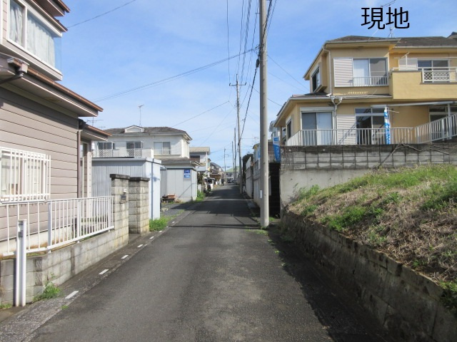 中古戸建　吉見町田甲1201-261（期間限定現況販売）の前面道路含む現地写真