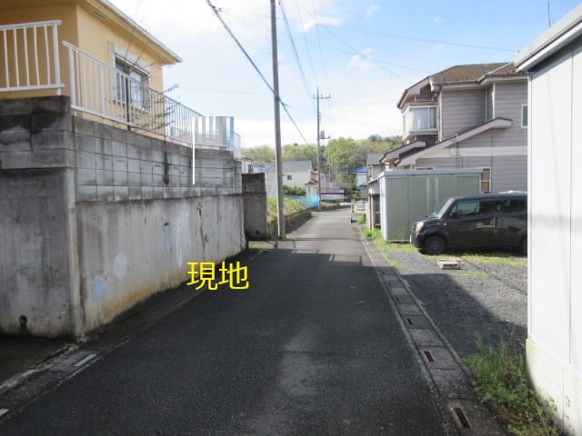 中古戸建　吉見町田甲1201-261（期間限定現況販売）の前面道路含む現地写真