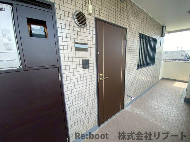 西船橋スクエアガーデンの玄関