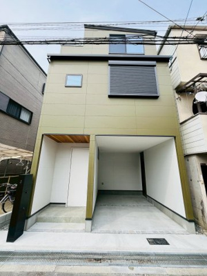 【外観】 | 鶴見区緑３丁目新築戸建 | 1月完成｜18帖LDK×3ヶ所のWIC｜ビルトインガレージ