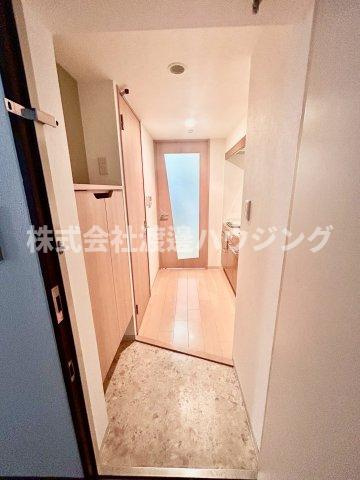アスール江坂サードの玄関