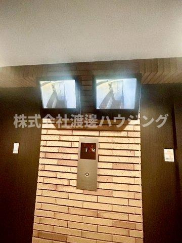 アスール江坂サードのセキュリティ|エレベーター内モニター付