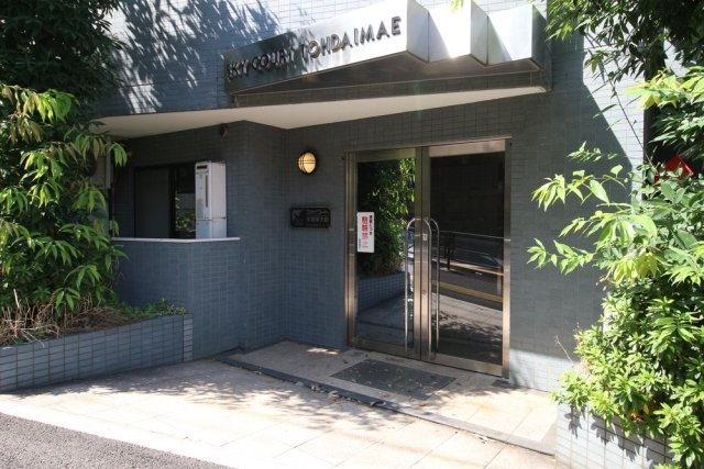 スカイコート本郷東大前のエントランス