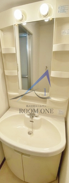 ミリオンステージ西早稲田壱番館の洗面所|洗面台です。