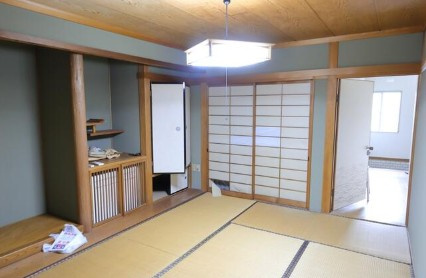 【収納充実】高知市横浜西町　中古一戸建ての和室|2間続きで広々と使える開放的な和室♪